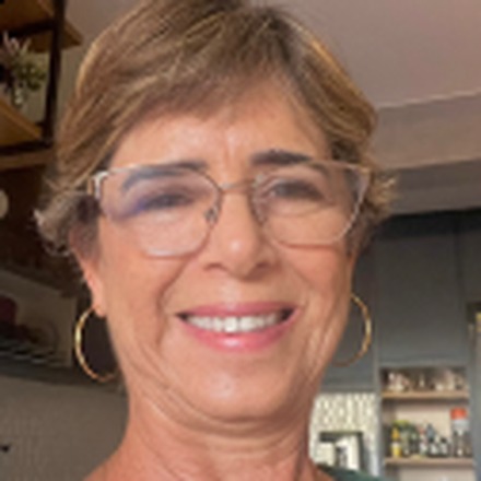 Andréia Lara, consumidora Foco Mulher em Brasília, sorrindo