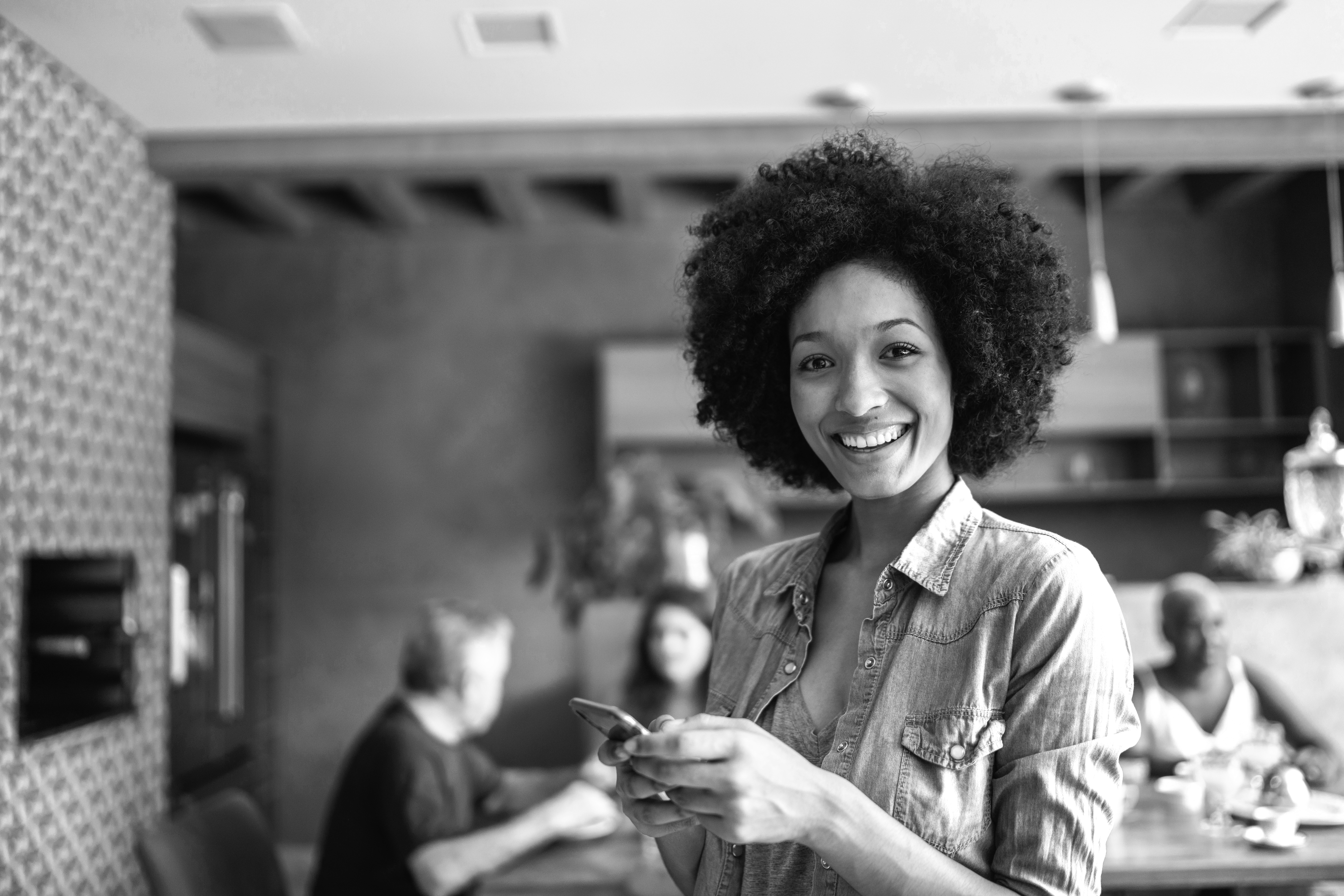 Mulher sorridente representando a comunidade de consultoras